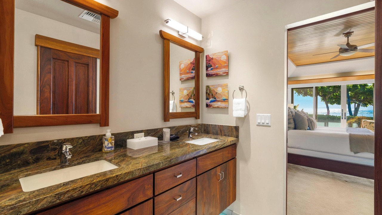 Photo of Bathroom in Historic Lahaina Front Street