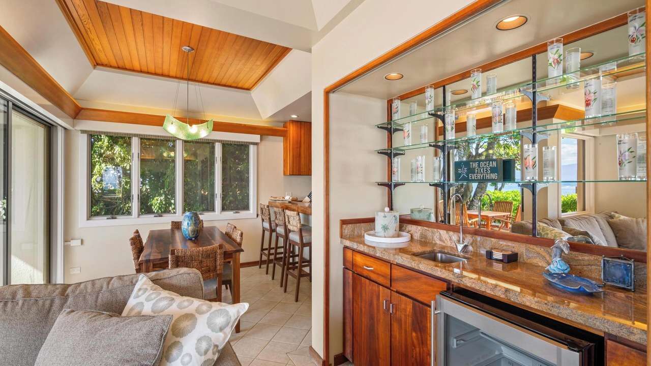 Photo of Livingroom in Historic Lahaina Front Street