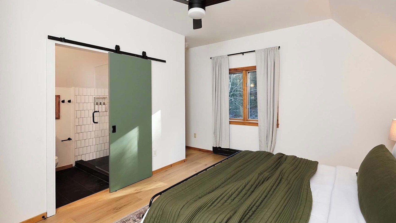 Photo of Bedroom in Roscoe