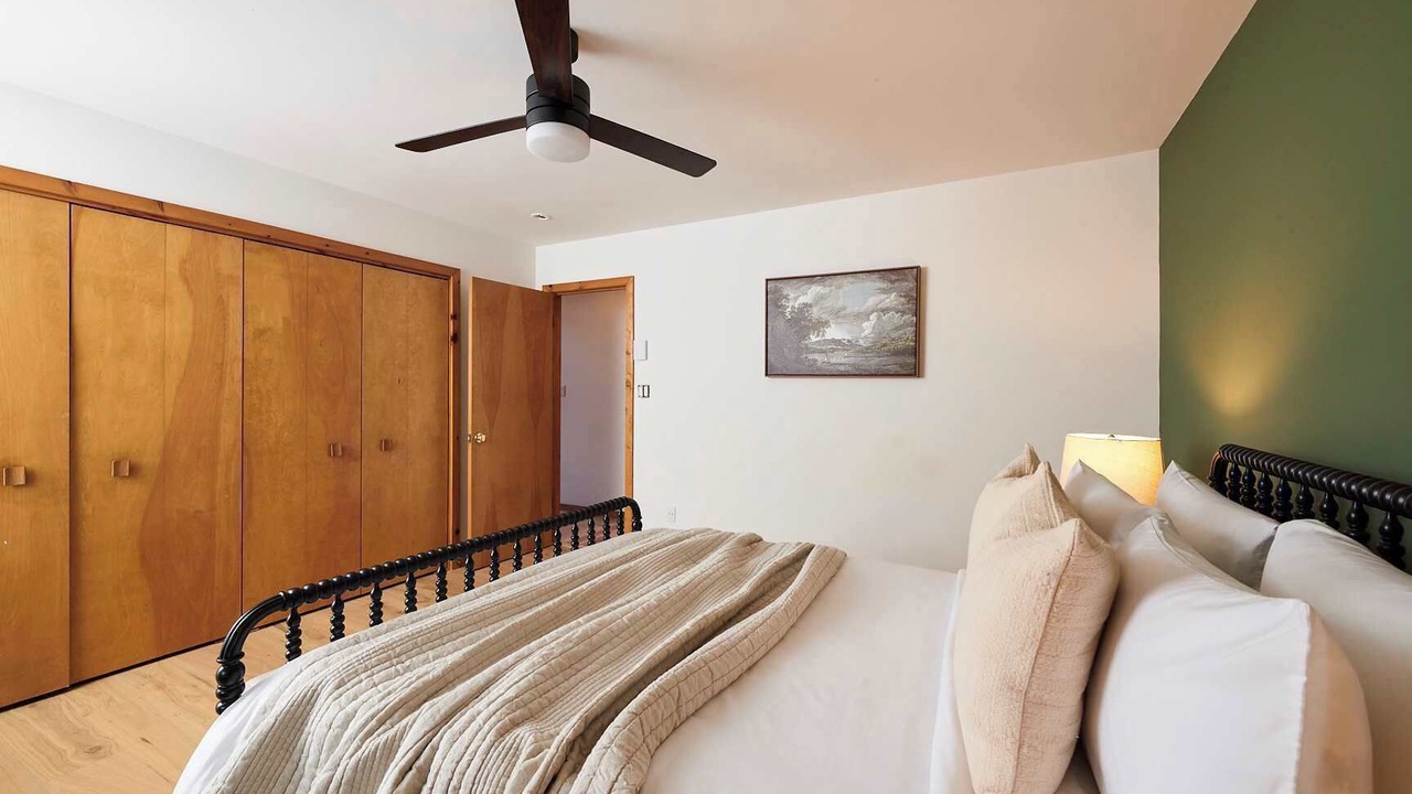Photo of Bedroom in Roscoe