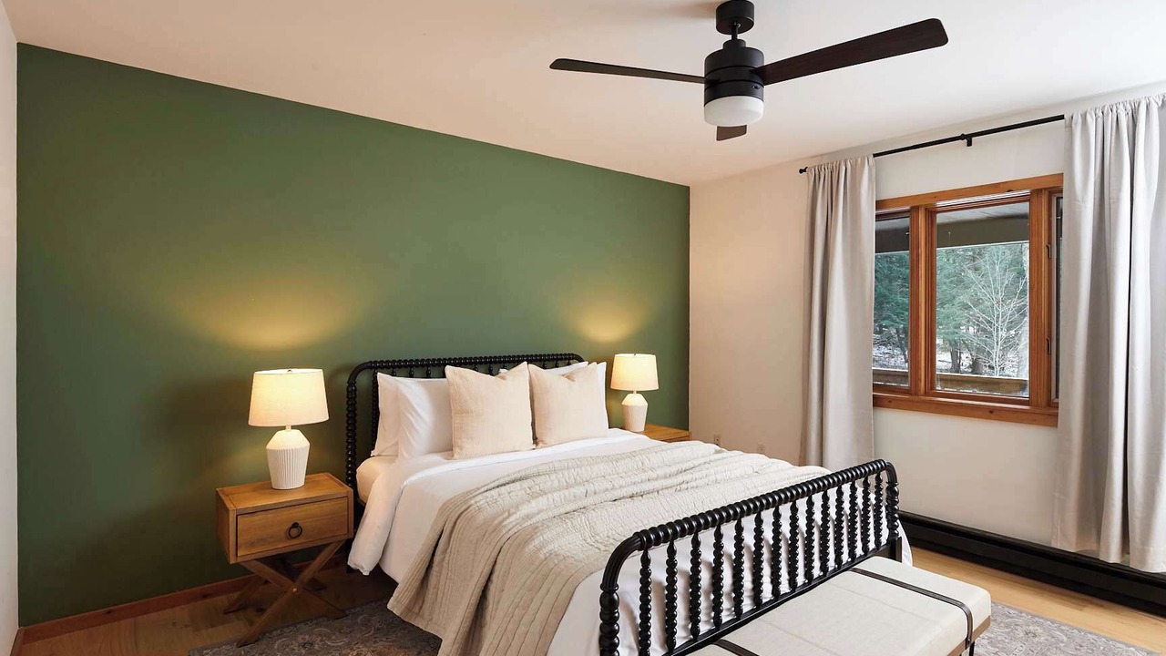 Photo of Bedroom in Roscoe