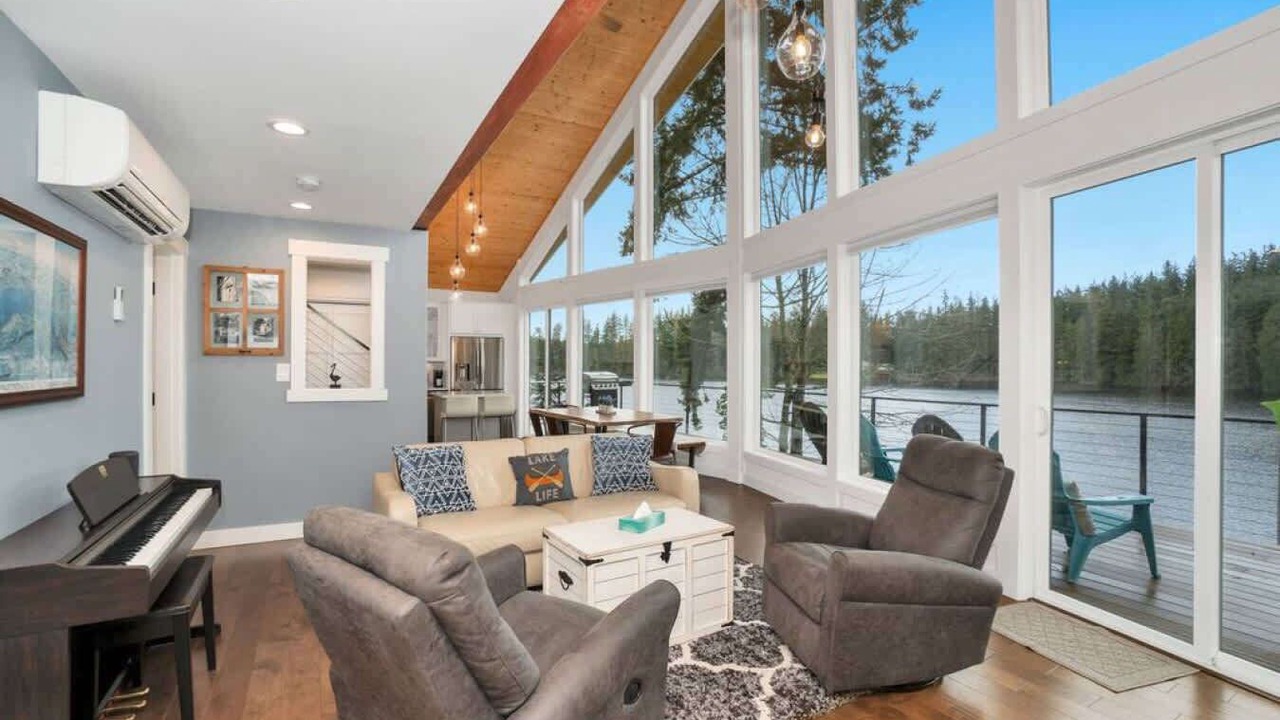 Photo of Livingroom in Warm Beach