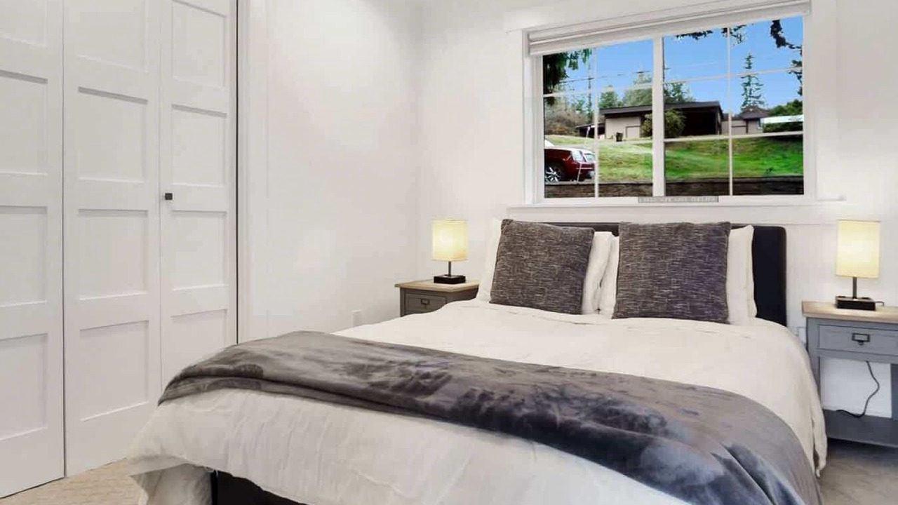 Photo of Bedroom in Warm Beach