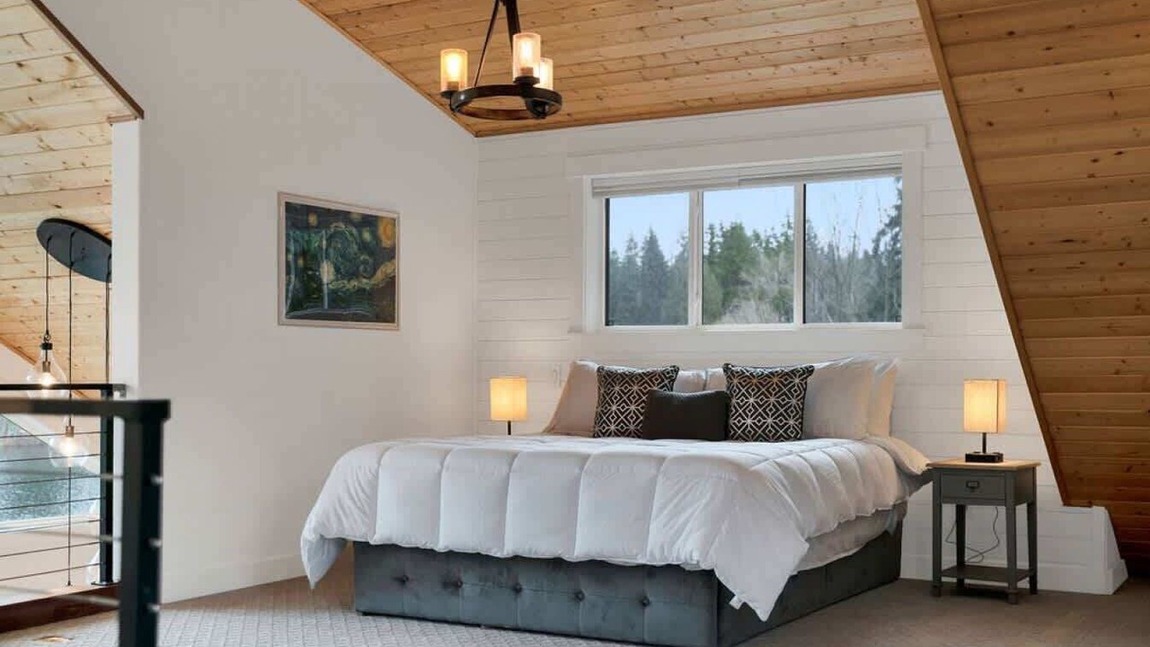 Photo of Bedroom in Warm Beach