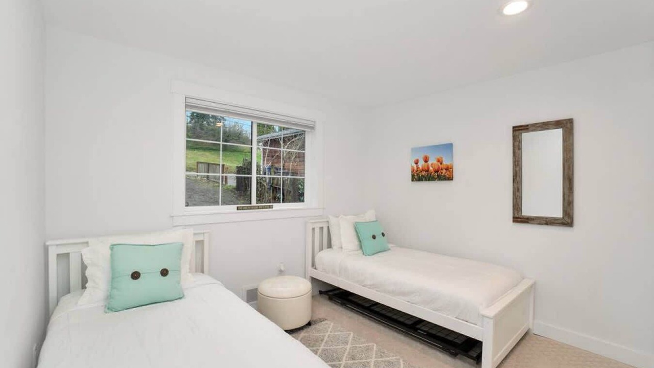 Photo of Bedroom in Warm Beach