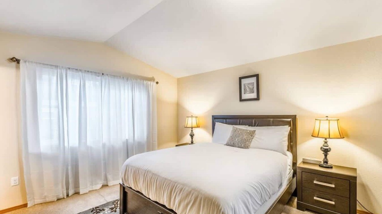 Photo of Bedroom in Holly