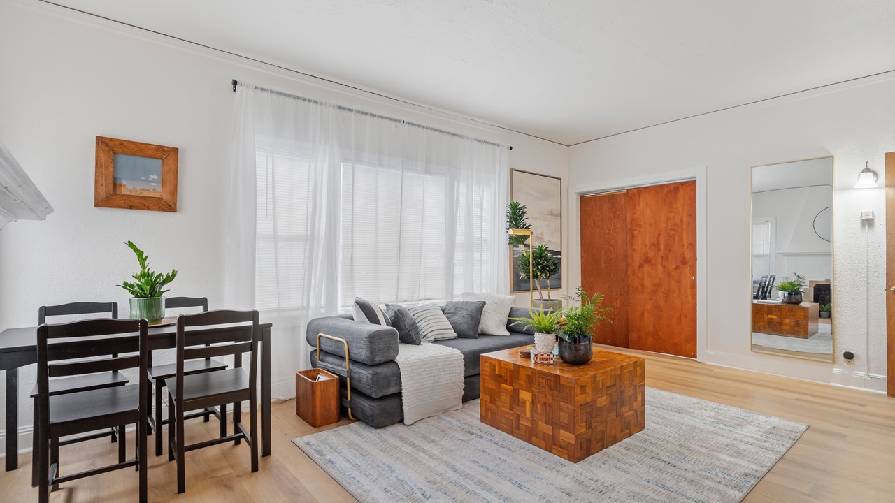 Photo of Livingroom in Southwest Berkeley