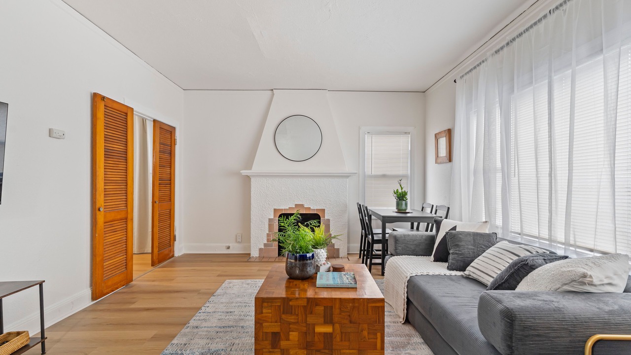 Photo of Livingroom in Southwest Berkeley