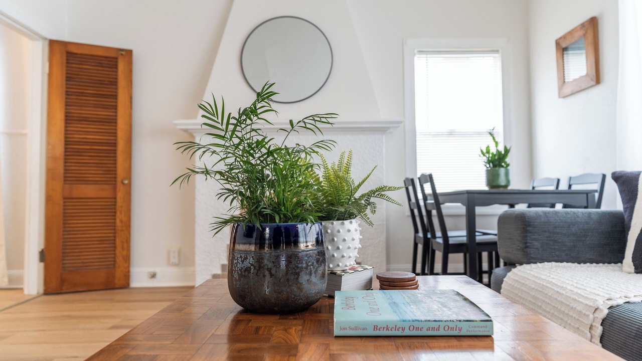 Photo of Livingroom in Southwest Berkeley