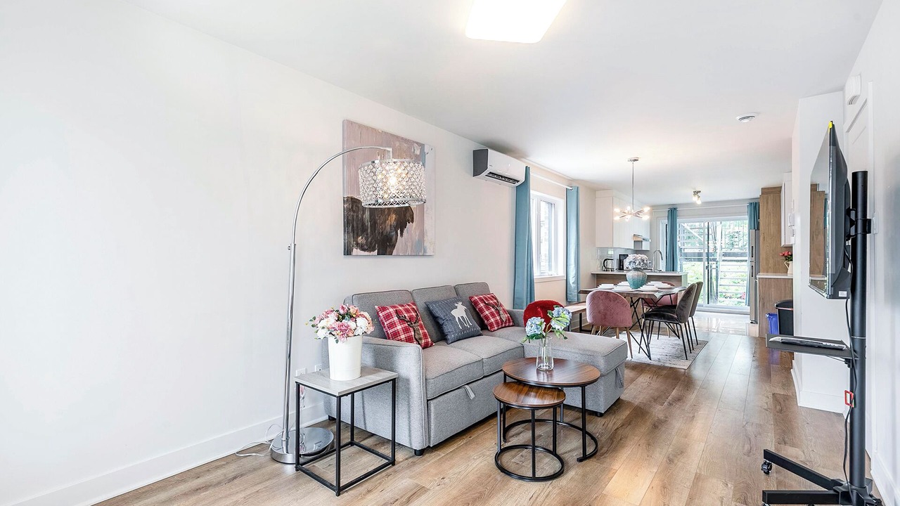 Photo of Livingroom in Longueuil