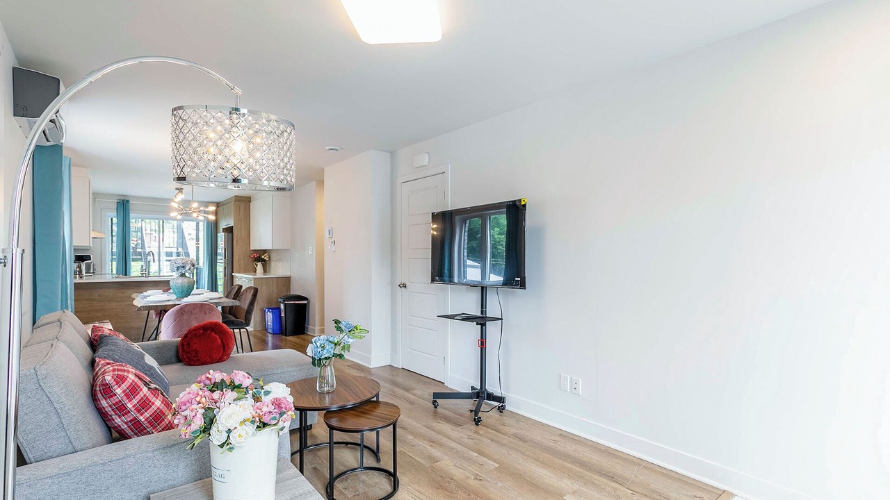 Photo of Livingroom in Longueuil