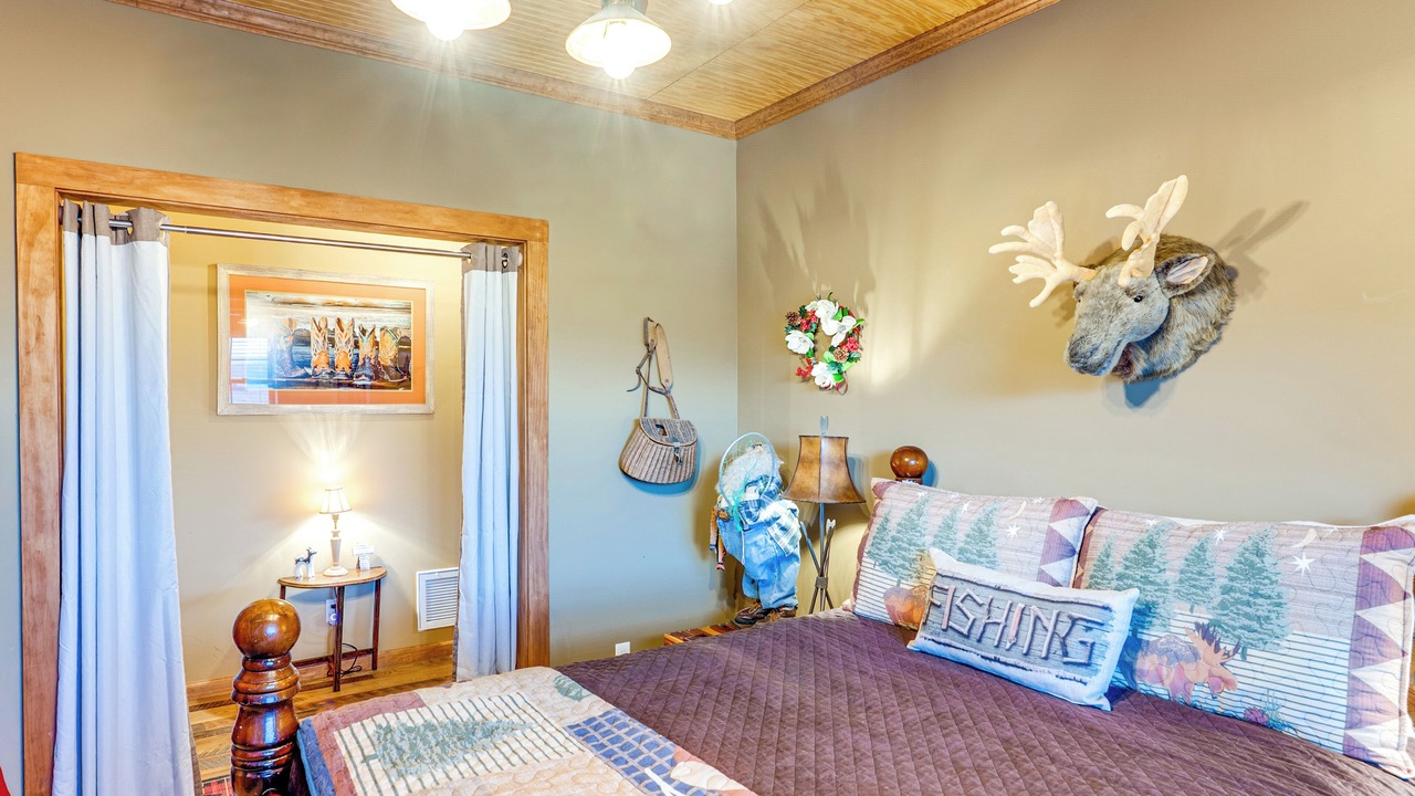 Photo of Bedroom in Shining Mountains