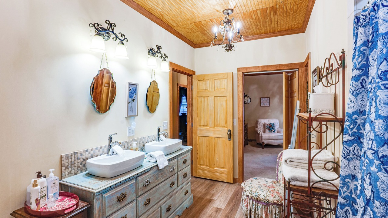 Photo of Bathroom in Shining Mountains