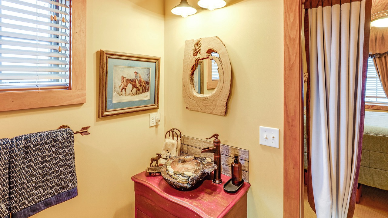 Photo of Bathroom in Shining Mountains