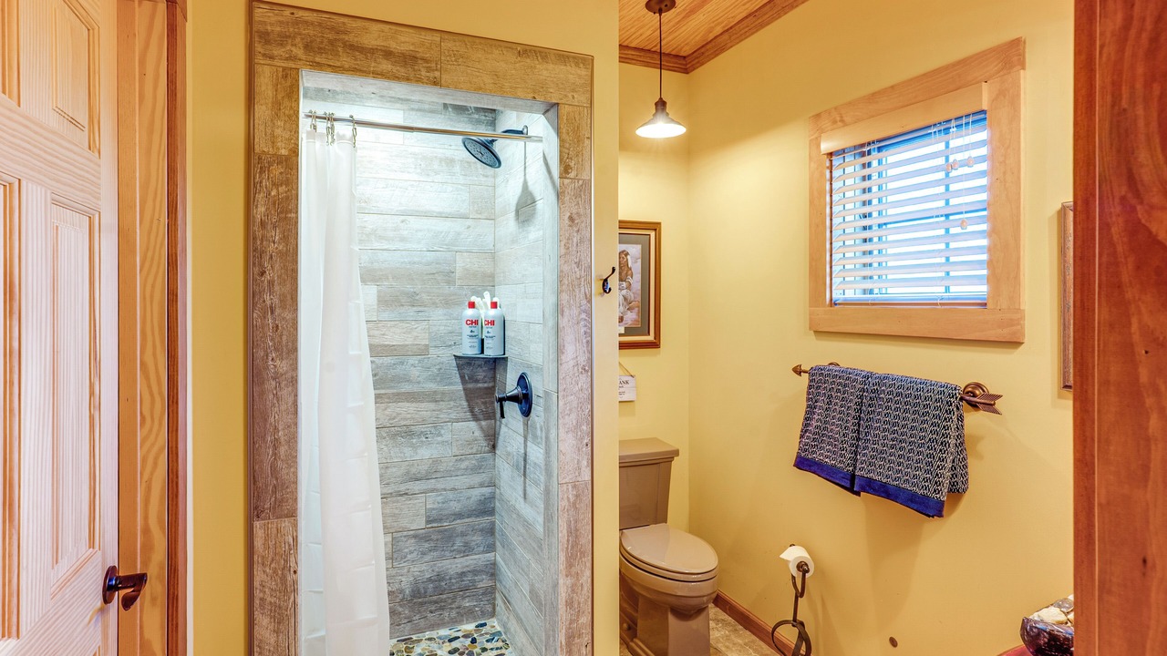 Photo of Bathroom in Shining Mountains