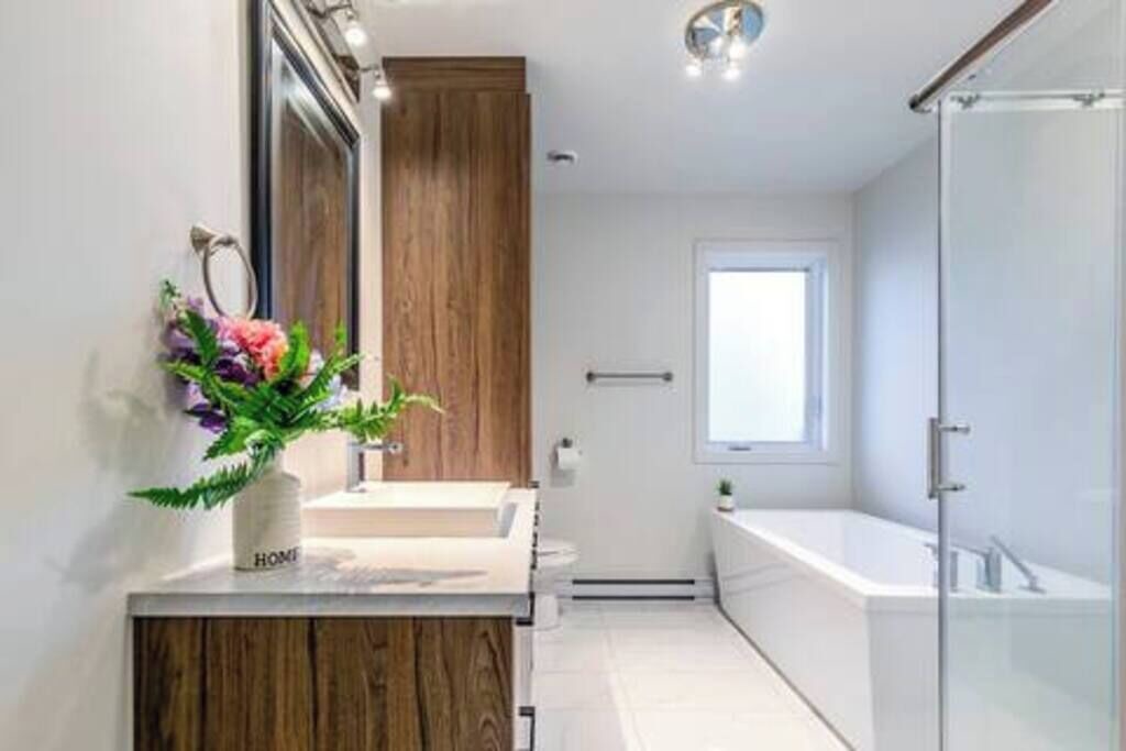 Photo of Bathroom in Longueuil