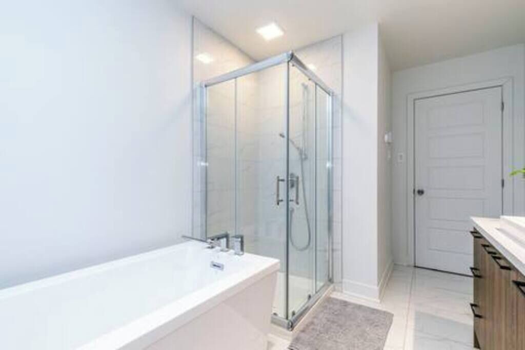 Photo of Bathroom in Longueuil