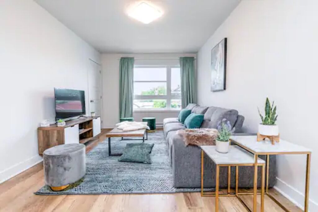 Photo of Livingroom in Longueuil