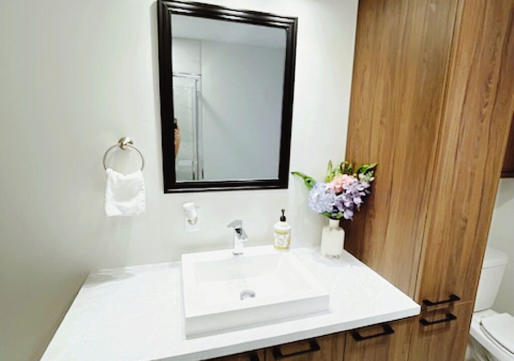 Photo of Bathroom in Longueuil