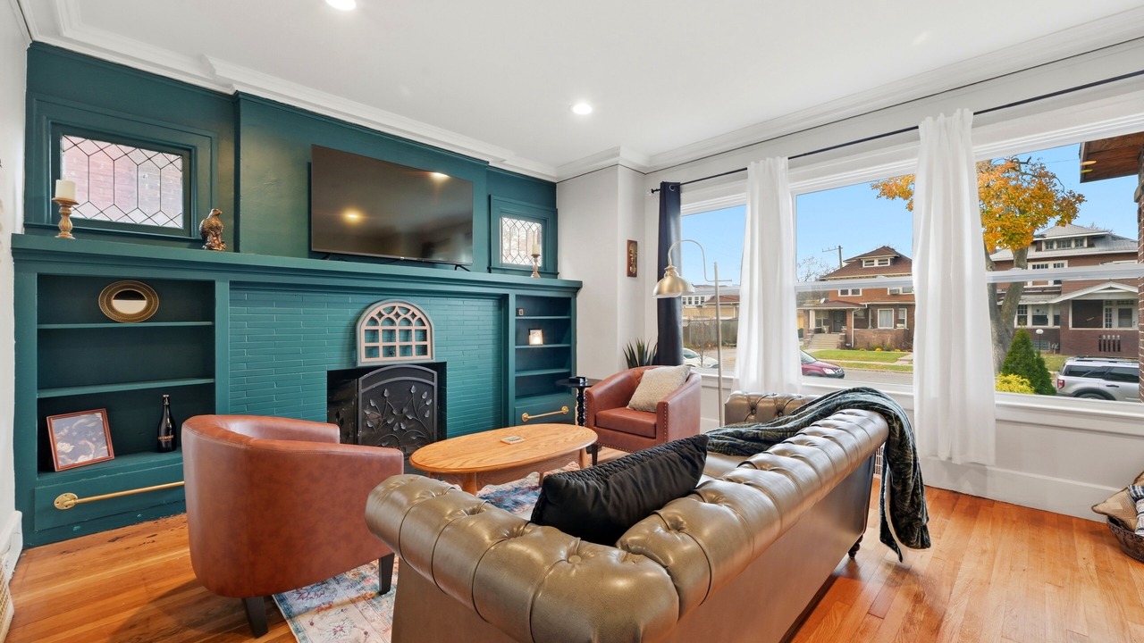 Photo of Livingroom in New Center Detroit