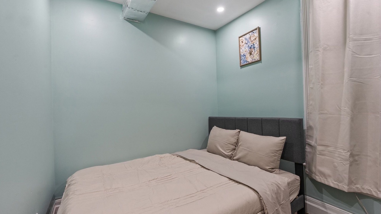 Photo of Bedroom in Troy