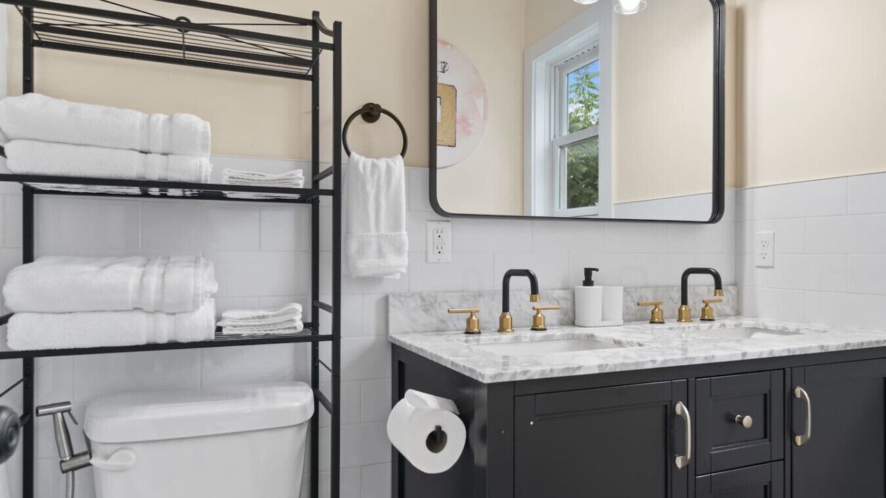 Photo of Bathroom in Communipaw