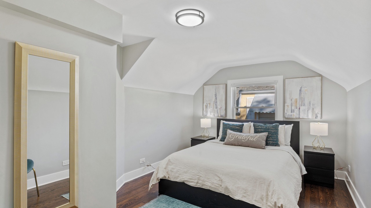 Photo of Bedroom in Maywood
