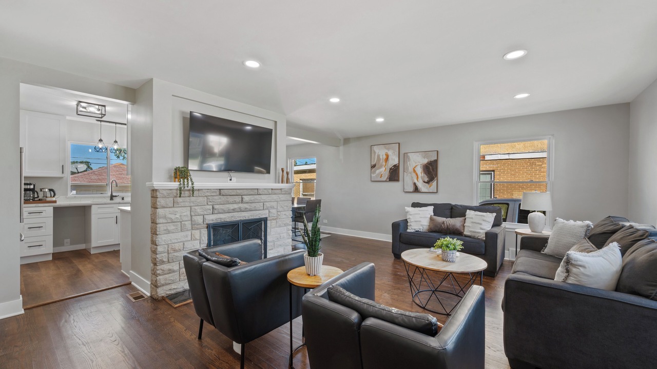 Photo of Livingroom in Maywood