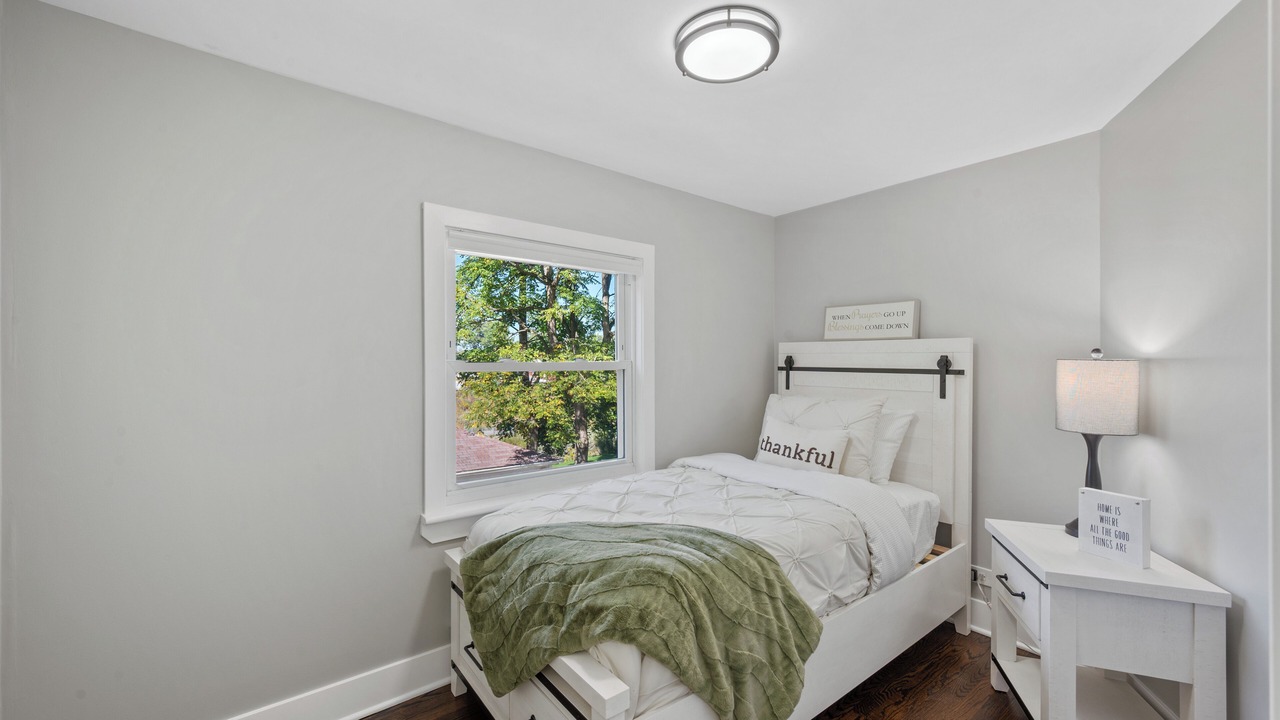 Photo of Bedroom in Maywood