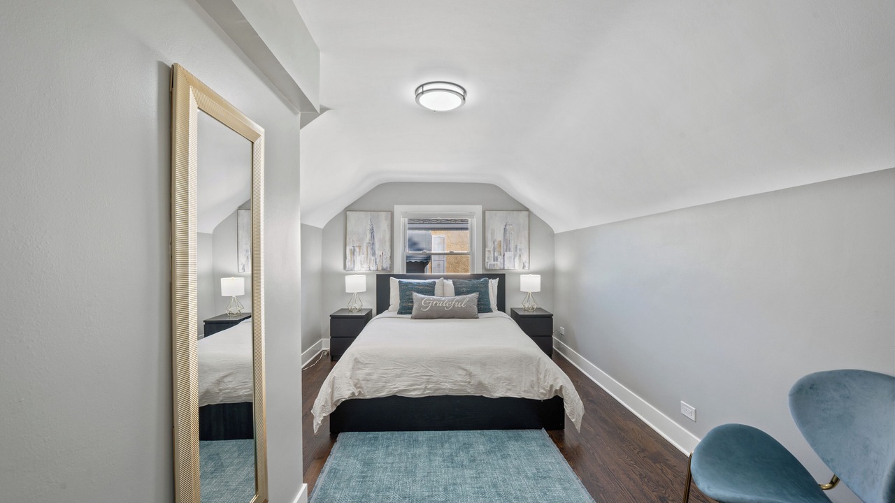 Photo of Bedroom in Maywood
