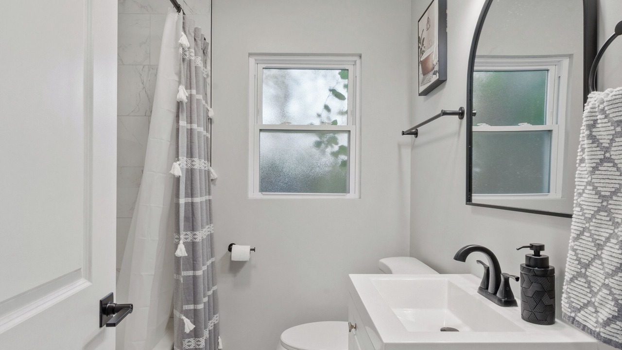Photo of Bathroom in Maywood
