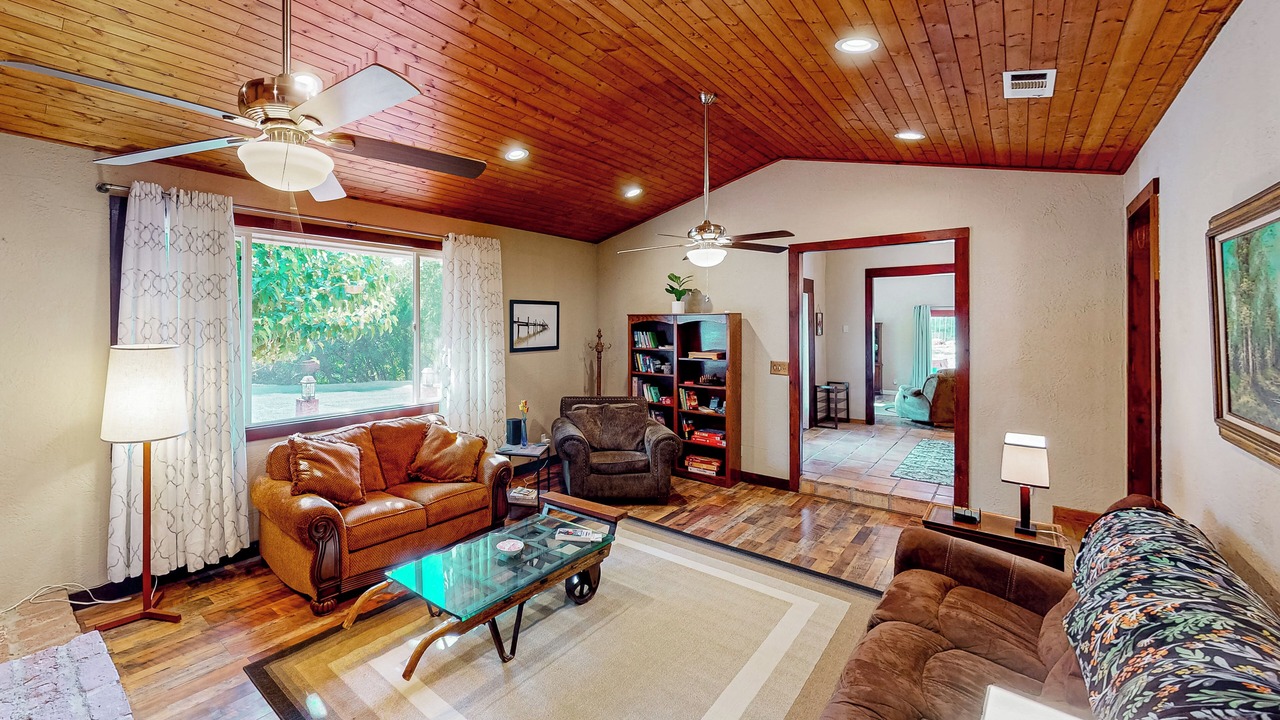 Photo of Livingroom in Jamestown