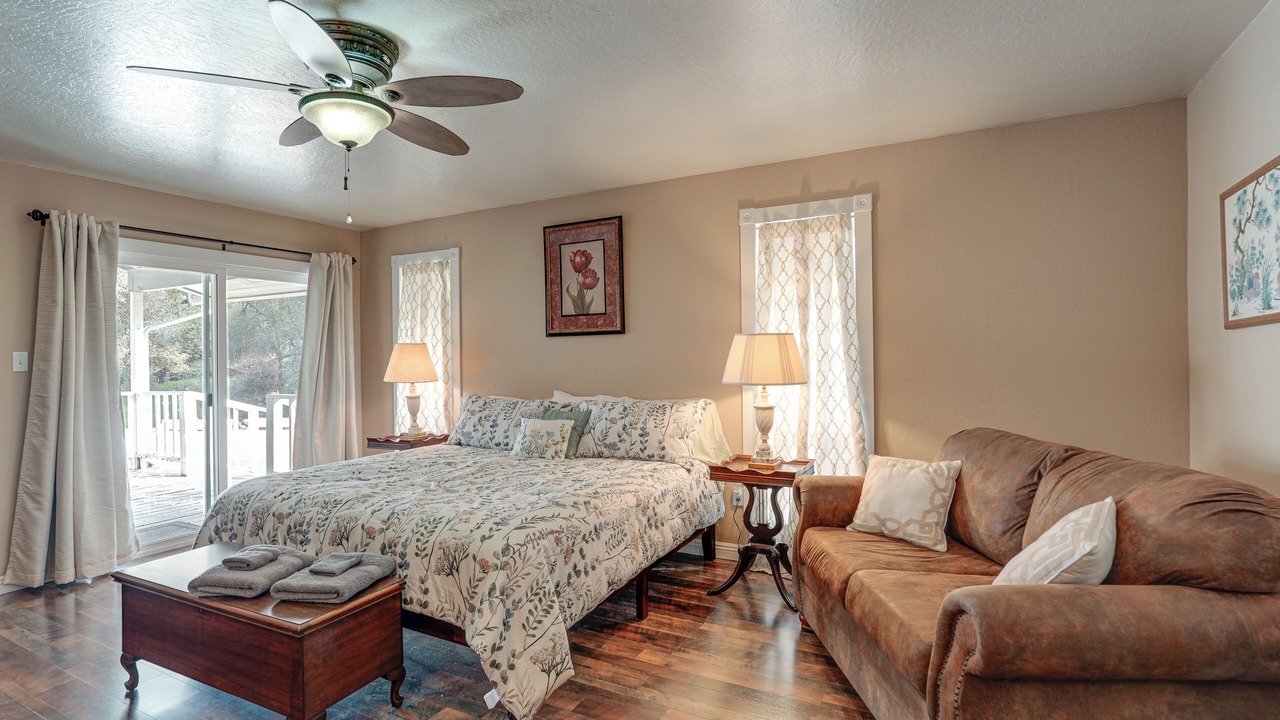 Photo of Others in Jamestown