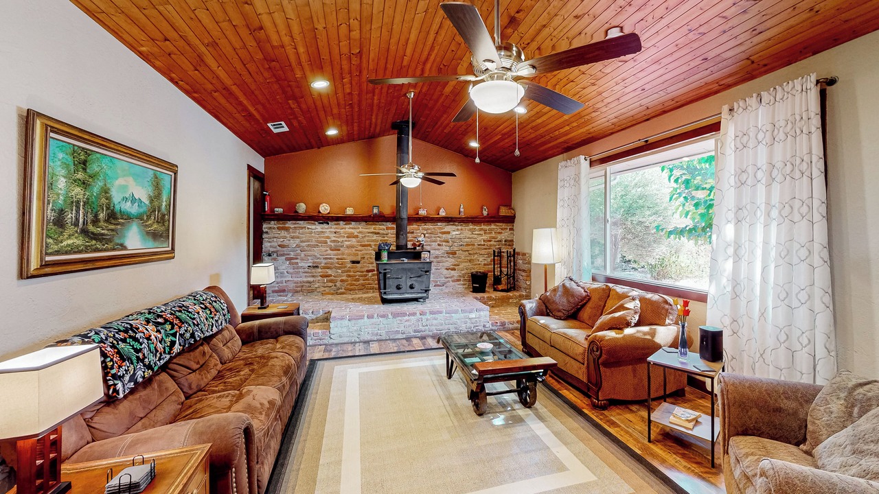 Photo of Livingroom in Jamestown