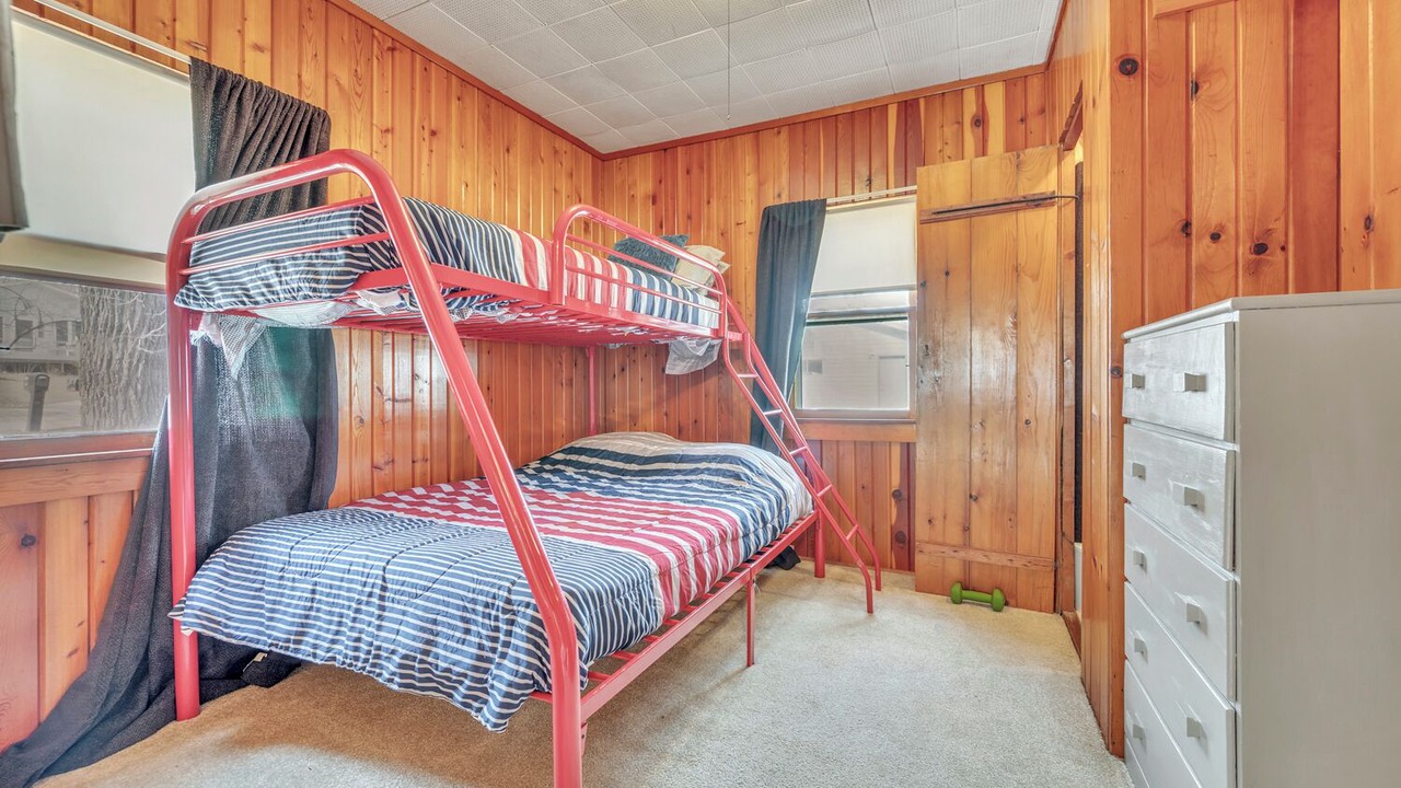 Photo of Bedroom in Spirit Lake