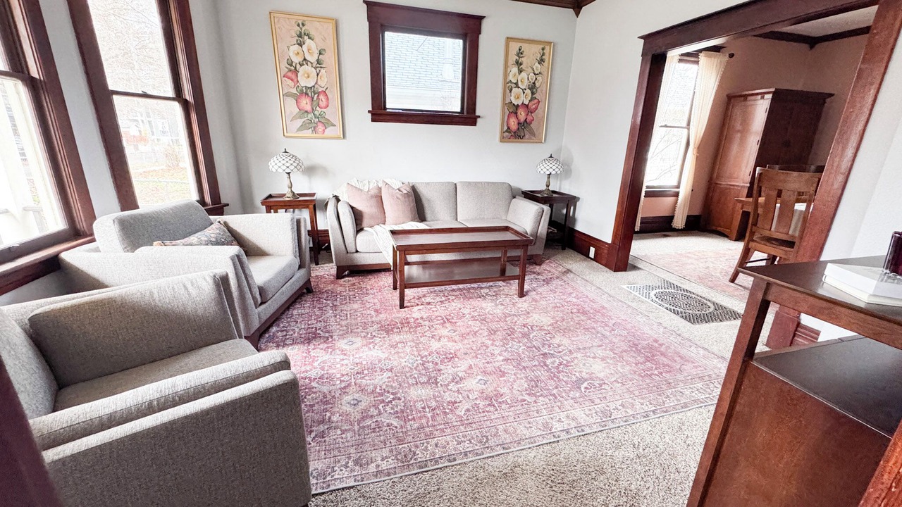 Photo of Livingroom in South Perry District