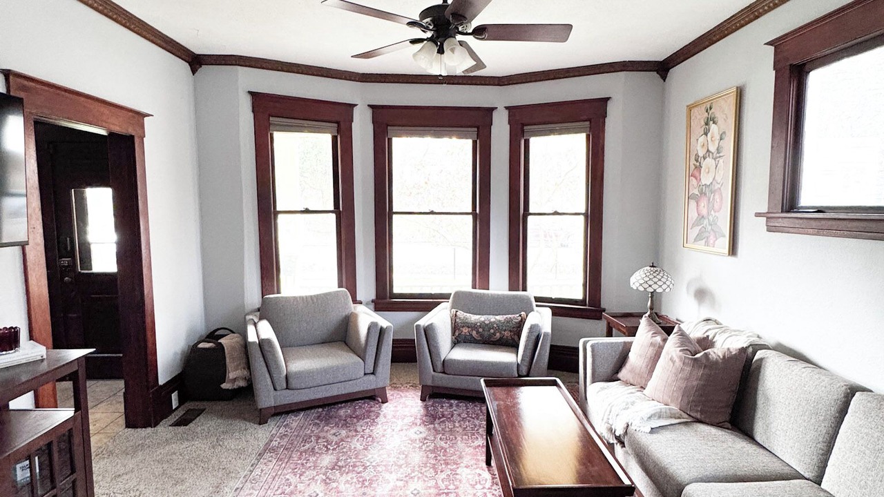 Photo of Livingroom in South Perry District