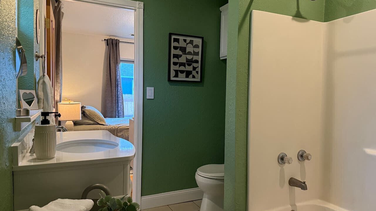 Photo of Bathroom in North Oak Park
