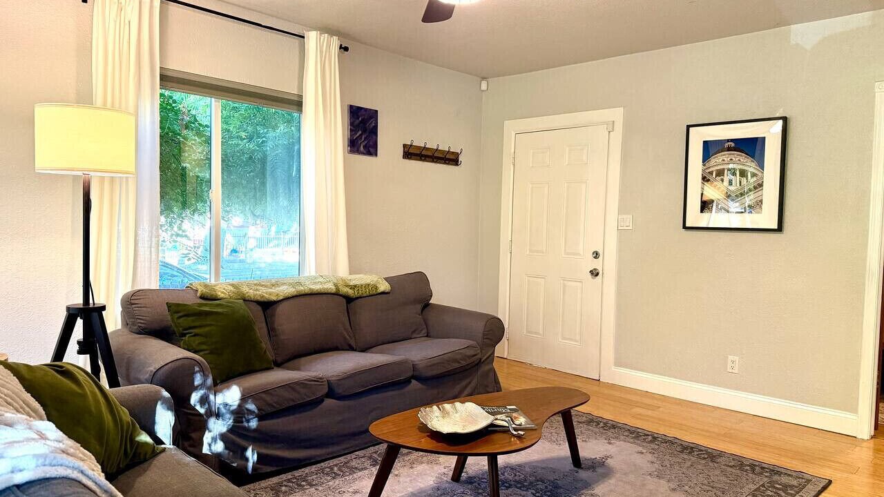 Photo of Livingroom in North Oak Park