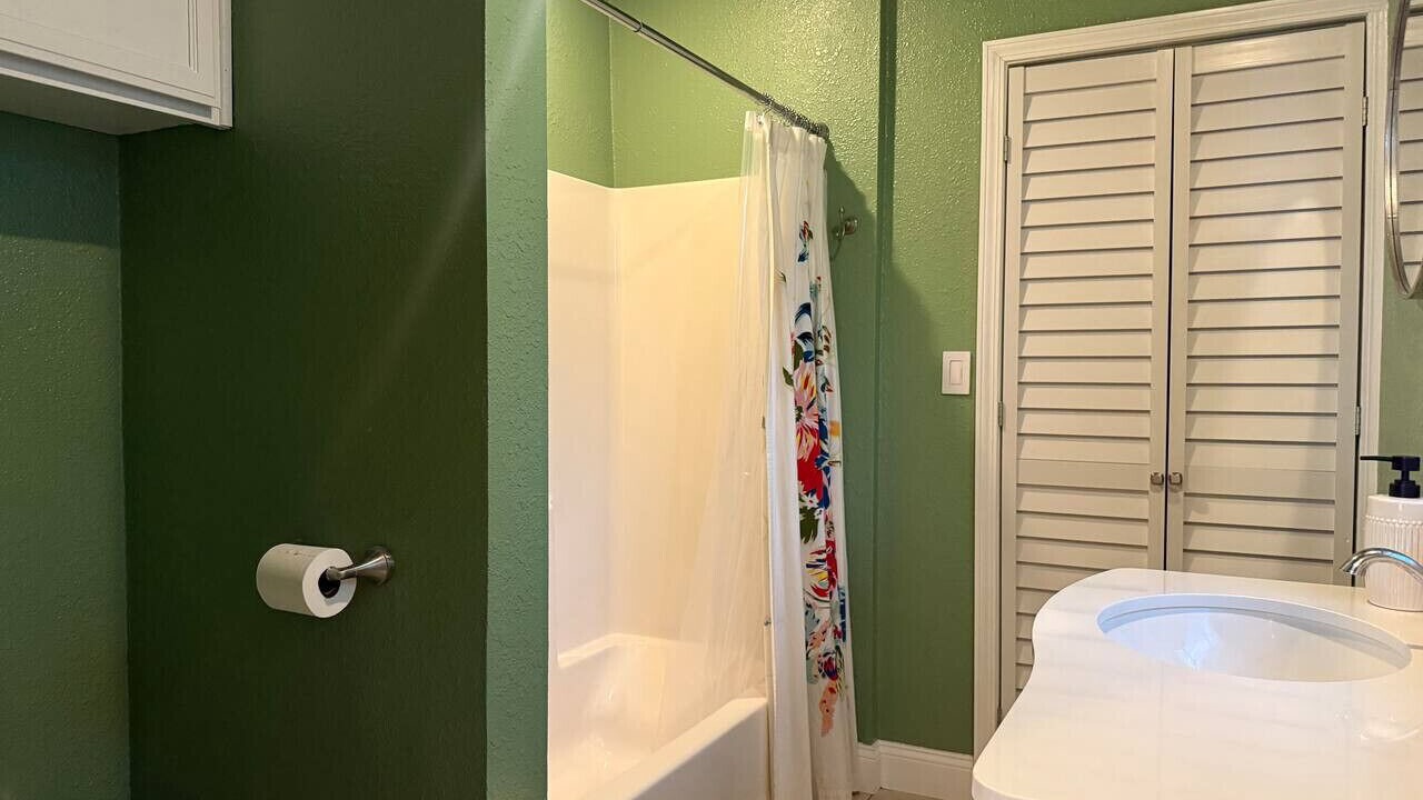 Photo of Bathroom in North Oak Park