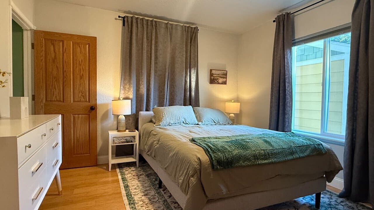 Photo of Bedroom in North Oak Park