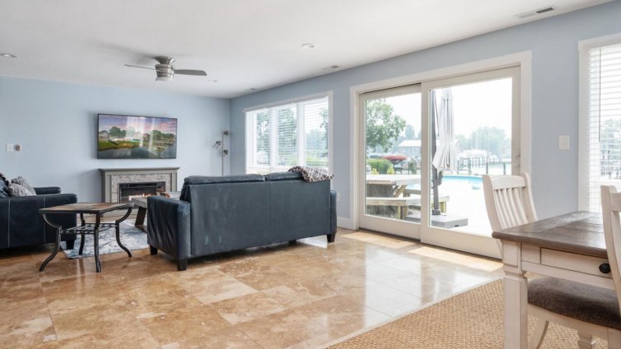 Photo of Livingroom in Tilghman