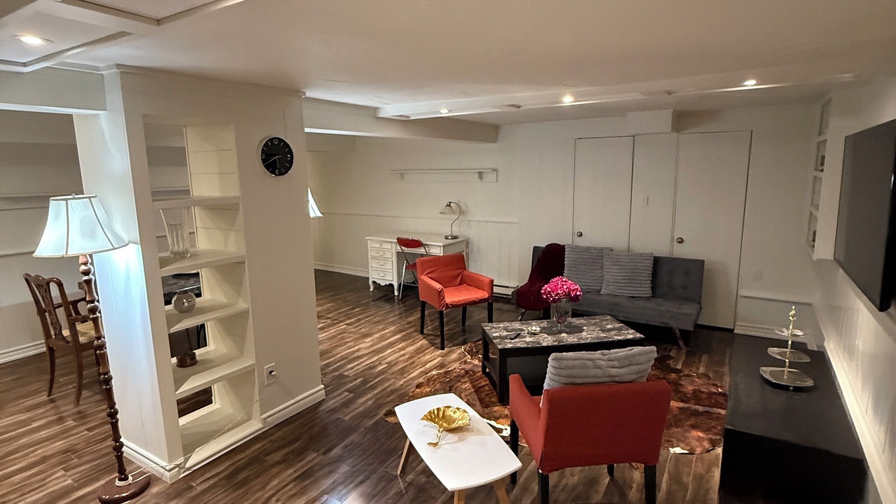 Photo of Livingroom in Thornhill