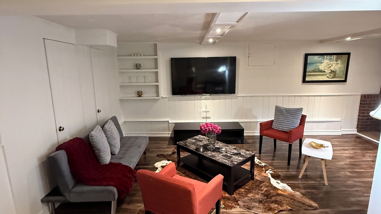 Photo of Livingroom in Thornhill