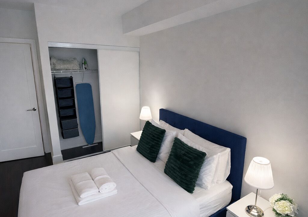 Photo of Bedroom in High Park-Swansea