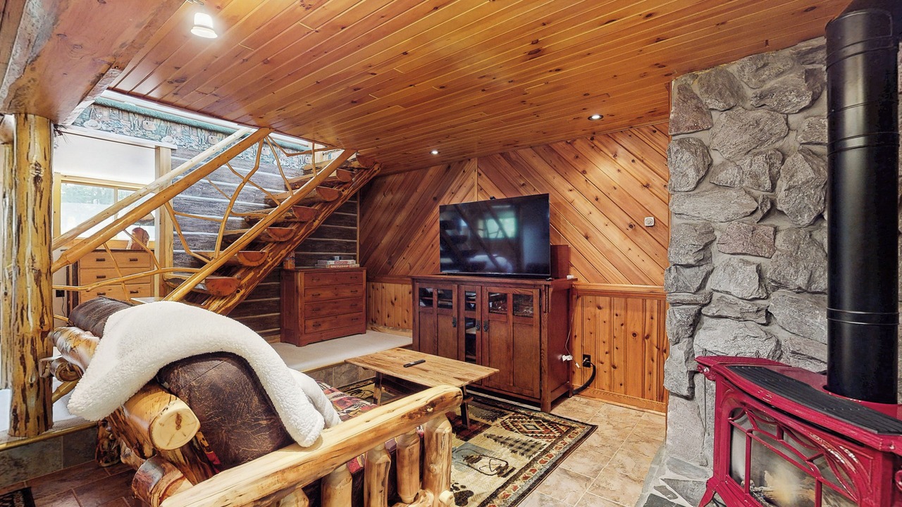 Photo of Livingroom in Bolton Landing