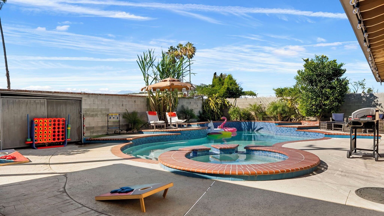 Photo of Outdoor in Midway City