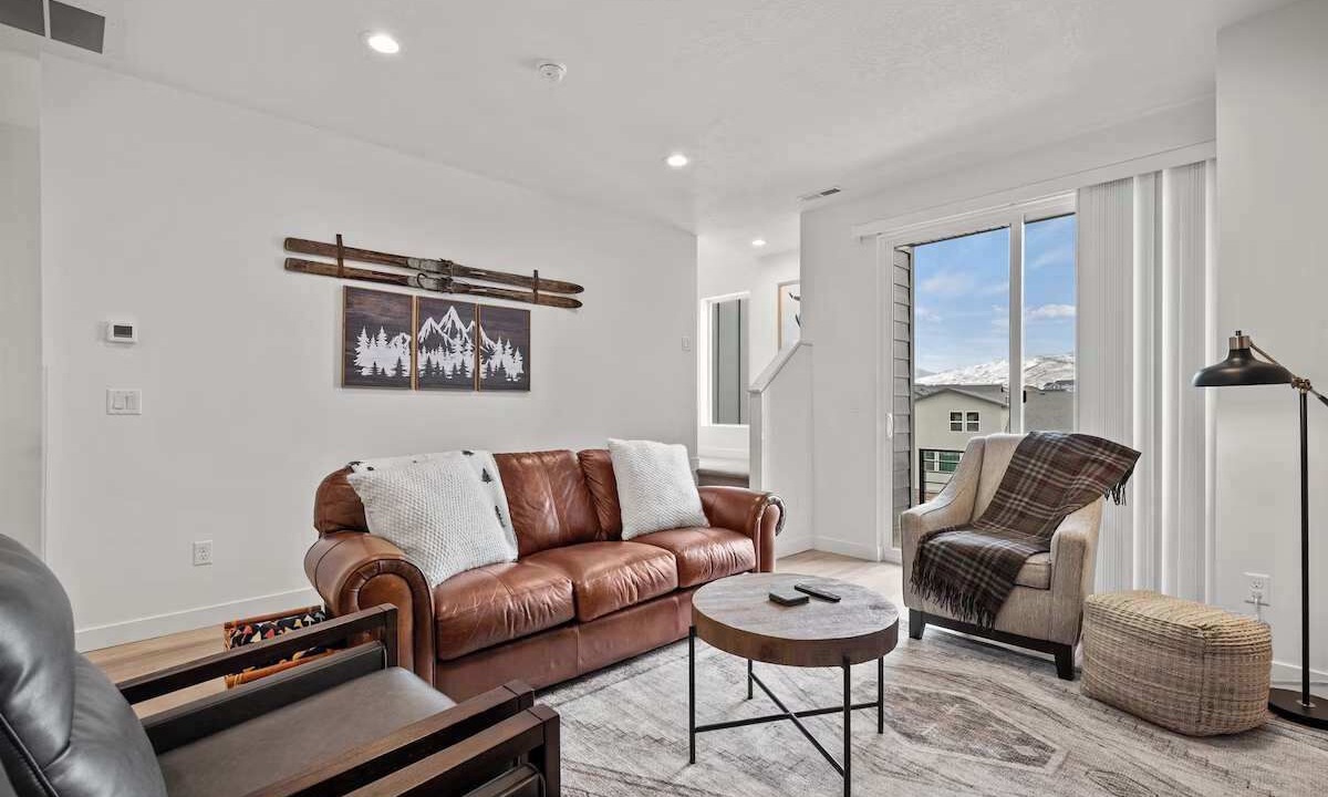 Photo of Livingroom in Mountain Green