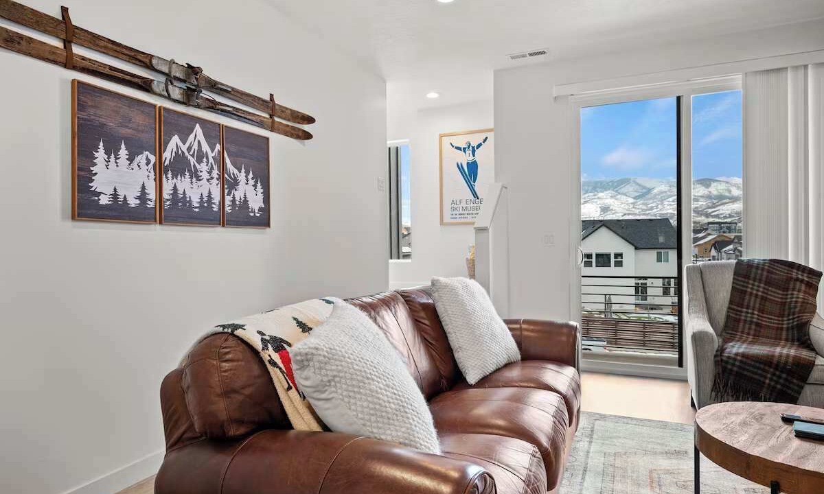 Photo of Livingroom in Mountain Green