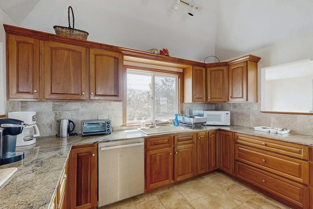 Photo of Kitchen in Prides Crossing